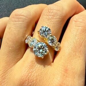 8 Carat Round Brilliant Lab-Grown Diamond Ring in 14K Yellow Gold